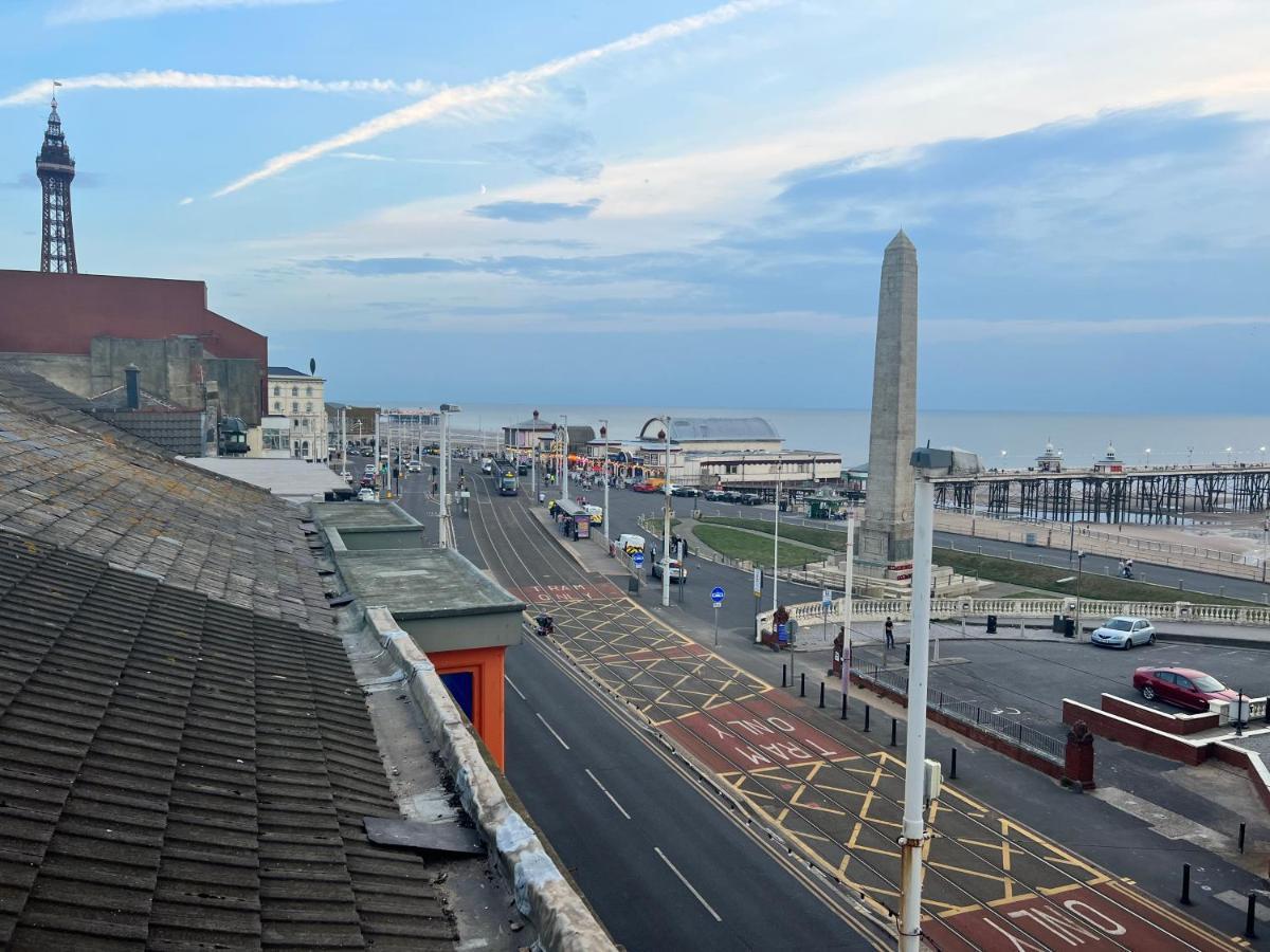 Town Center Large 2 Bedroom Apartment- Sleeps Up To 6 - Dogs Welcome - 2 Minutes From Train Station Blackpool Esterno foto